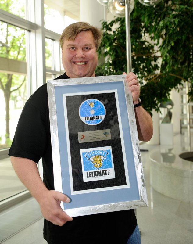 Jutila_Timo_platinalevy_Leijonat_kokoelma_2011.jpg
